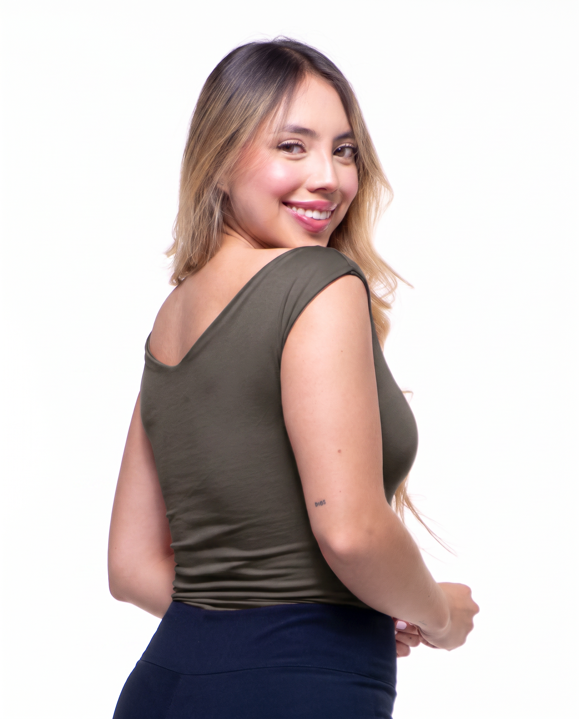 magnific_the-woman-is-wearing-a-re_NZNkwak6D9.png