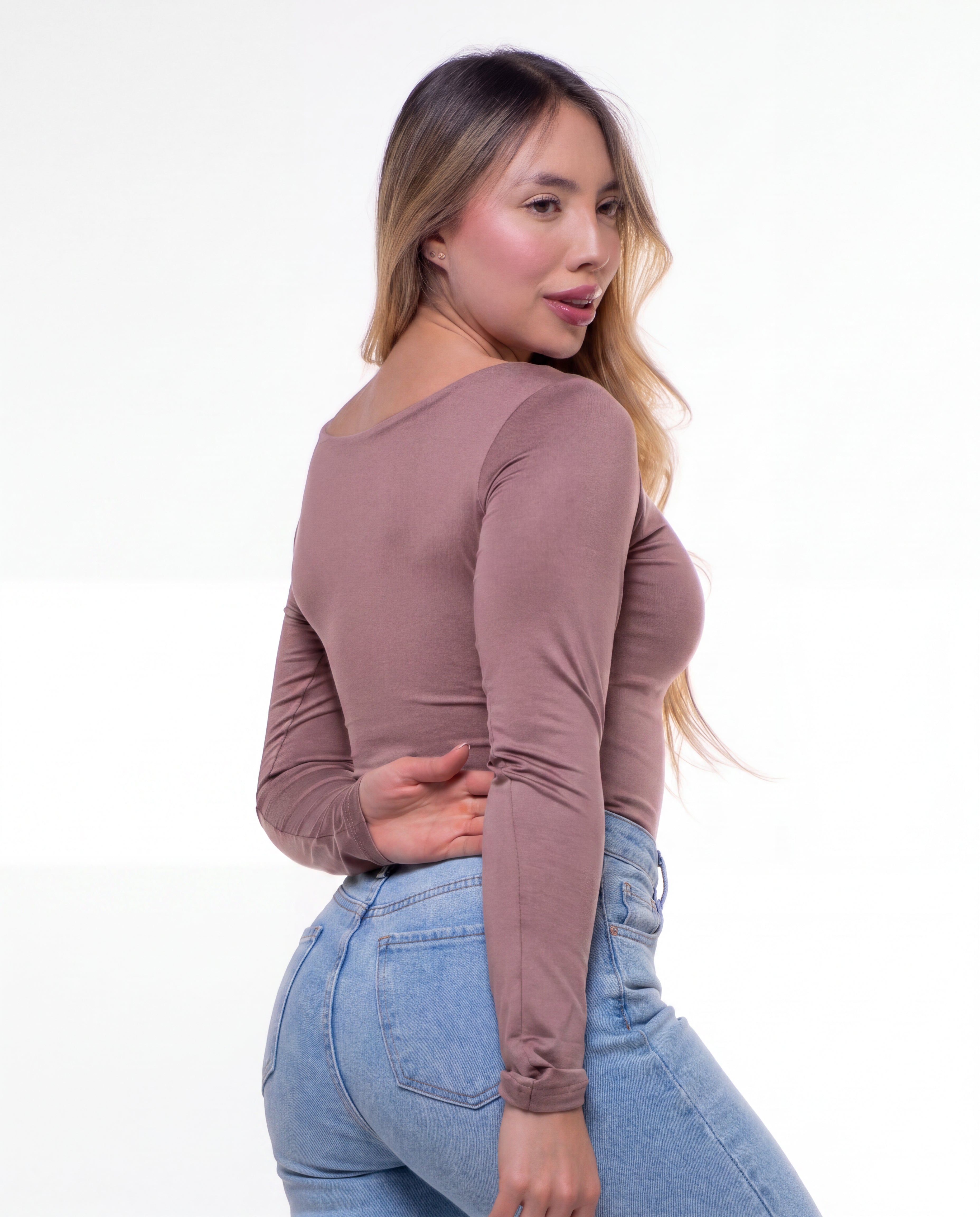 magnific_the-woman-is-wearing-a-wi_0pGVGfWTfW.jpg